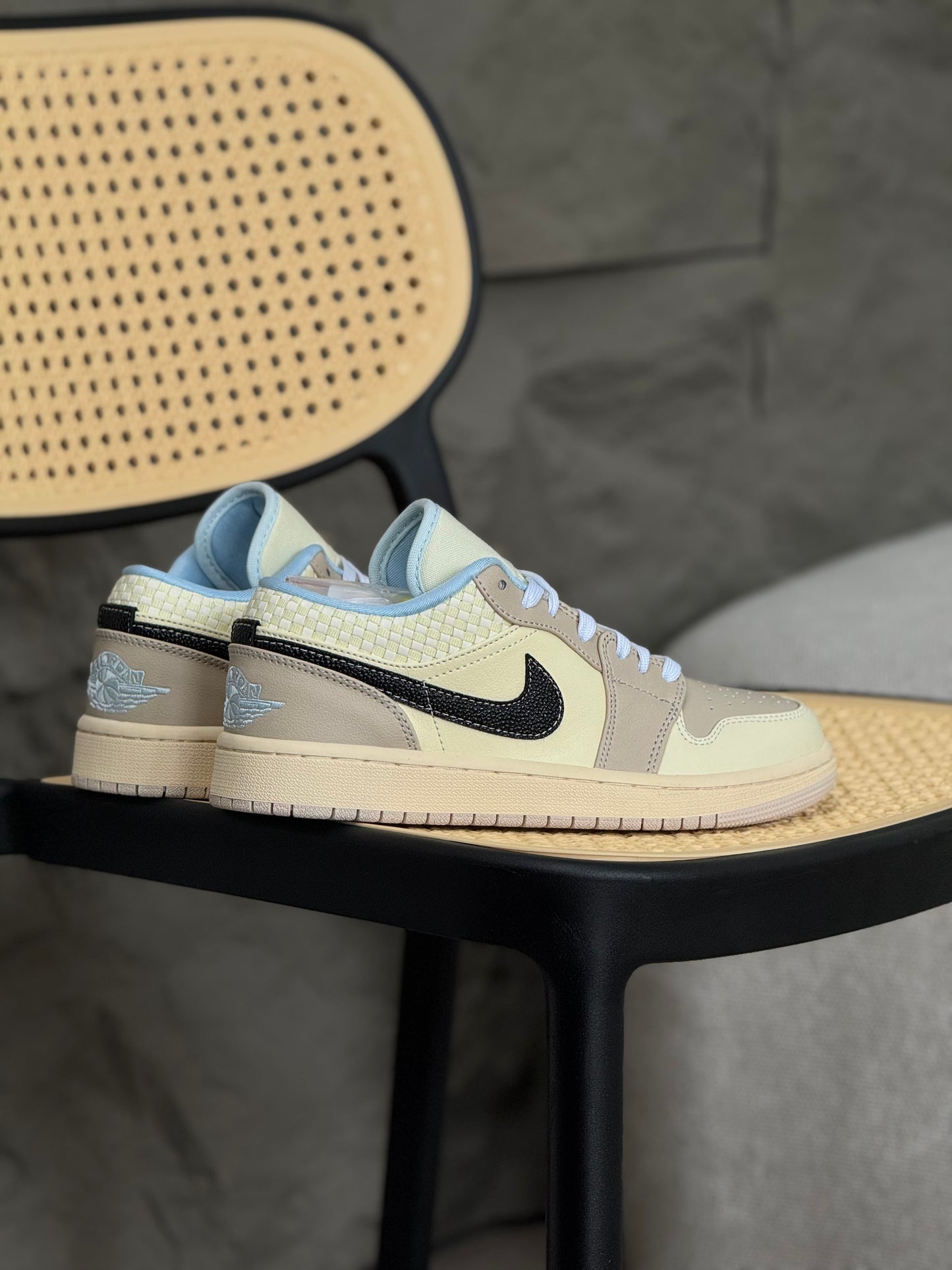 Jordan 1 Low SE Sanddrift Glacier Blue
