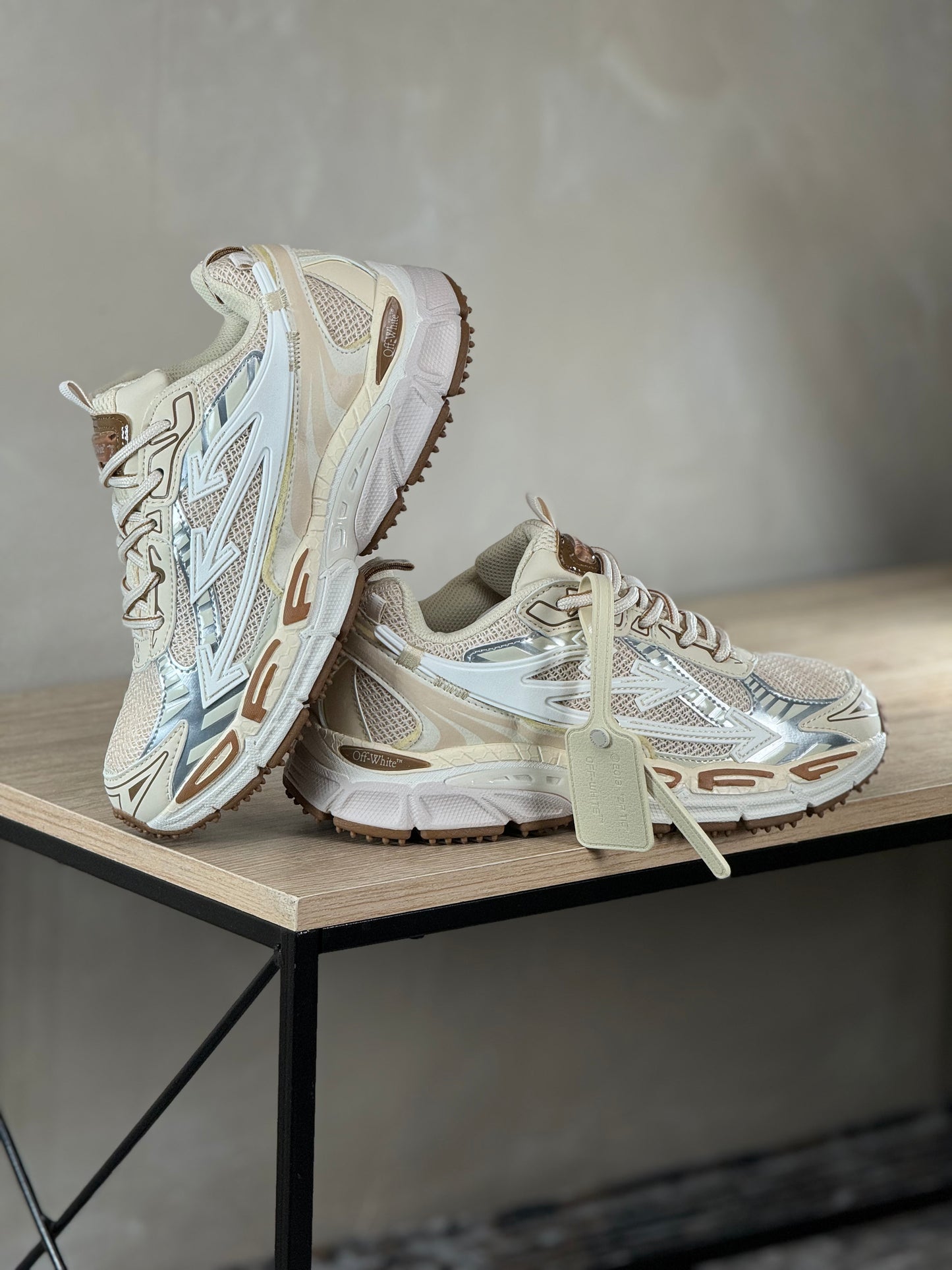Off White Be Right Back