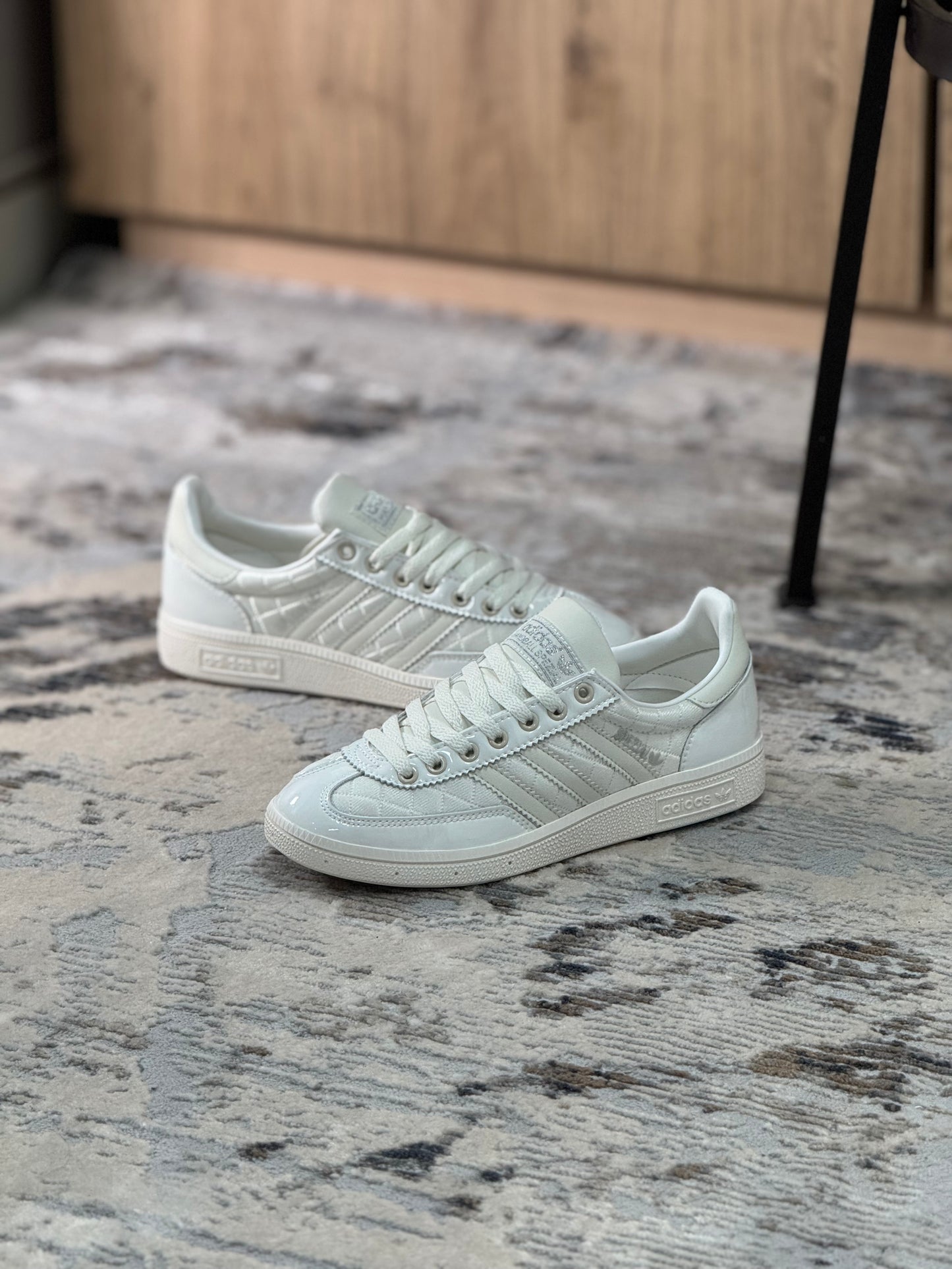 Adidas Handball Spezial
Cloud White Silver Metallic