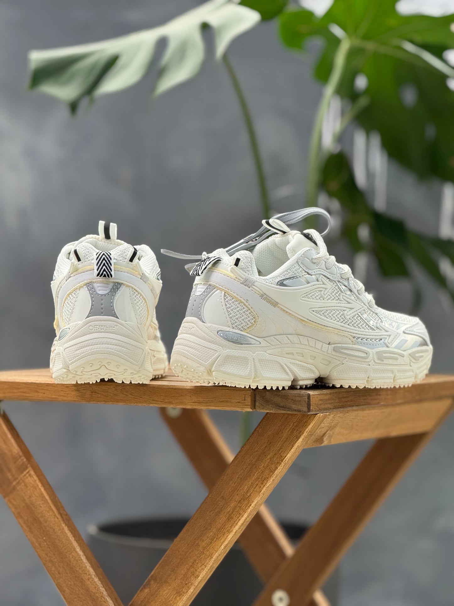Off White Be Right Back