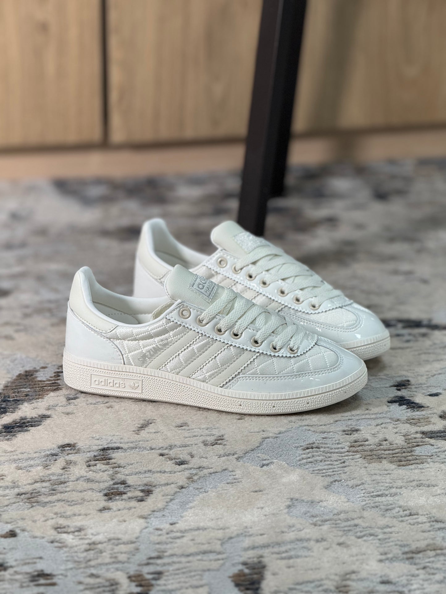 Adidas Handball Spezial
Cloud White Silver Metallic