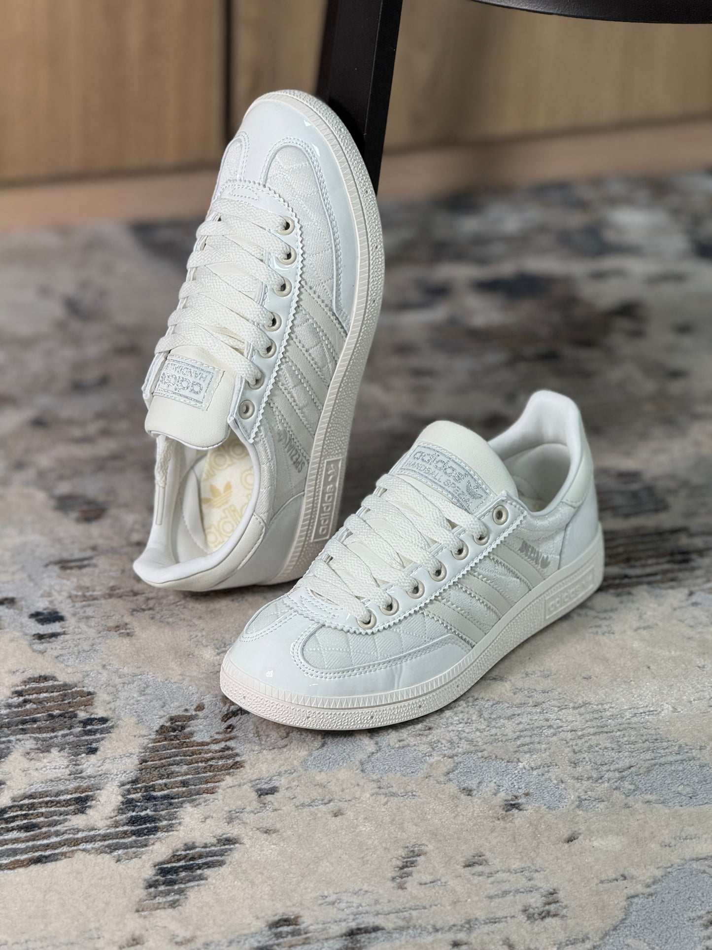 Adidas Handball Spezial
Cloud White Silver Metallic
