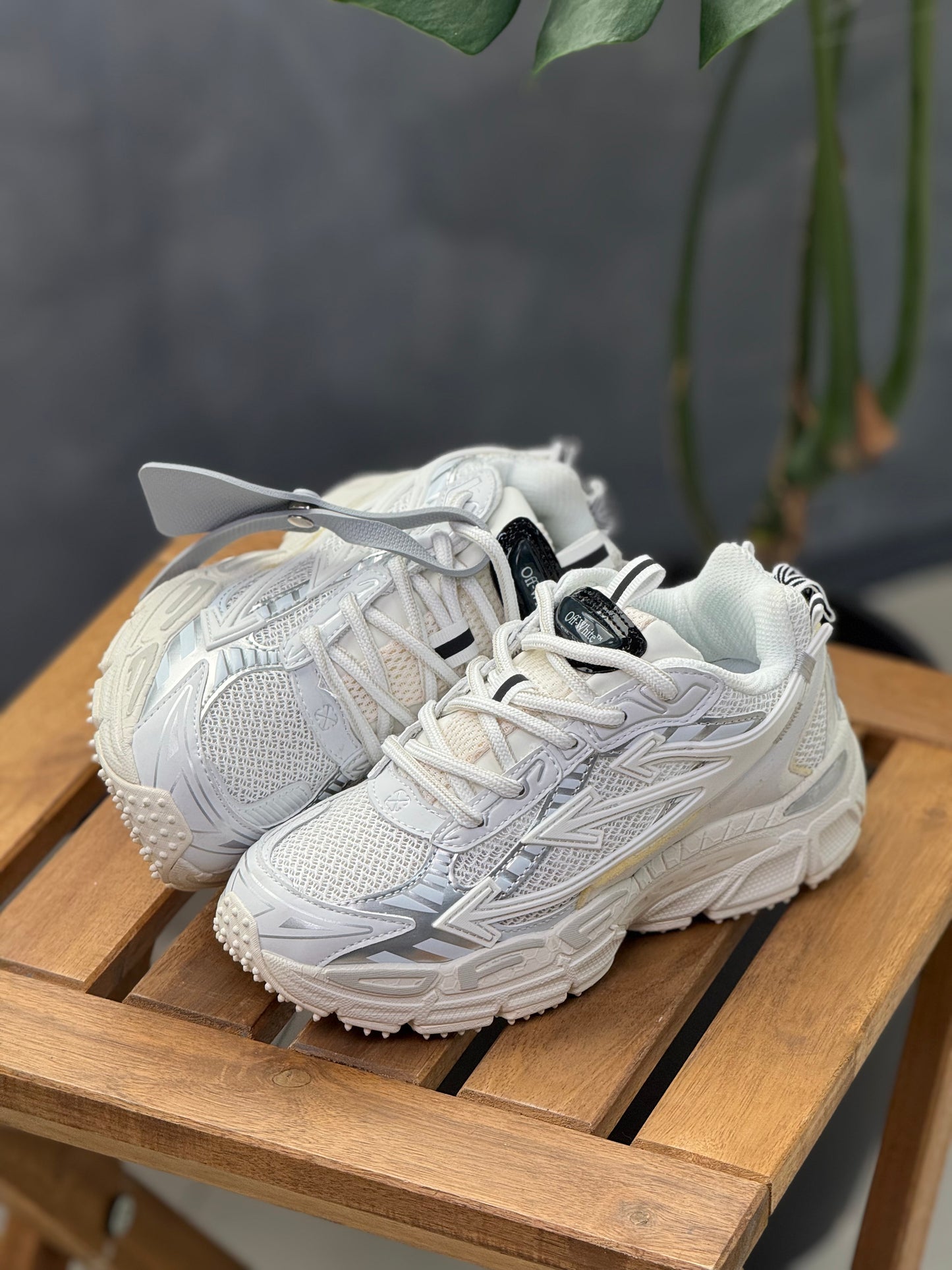 Off White Be Right Back