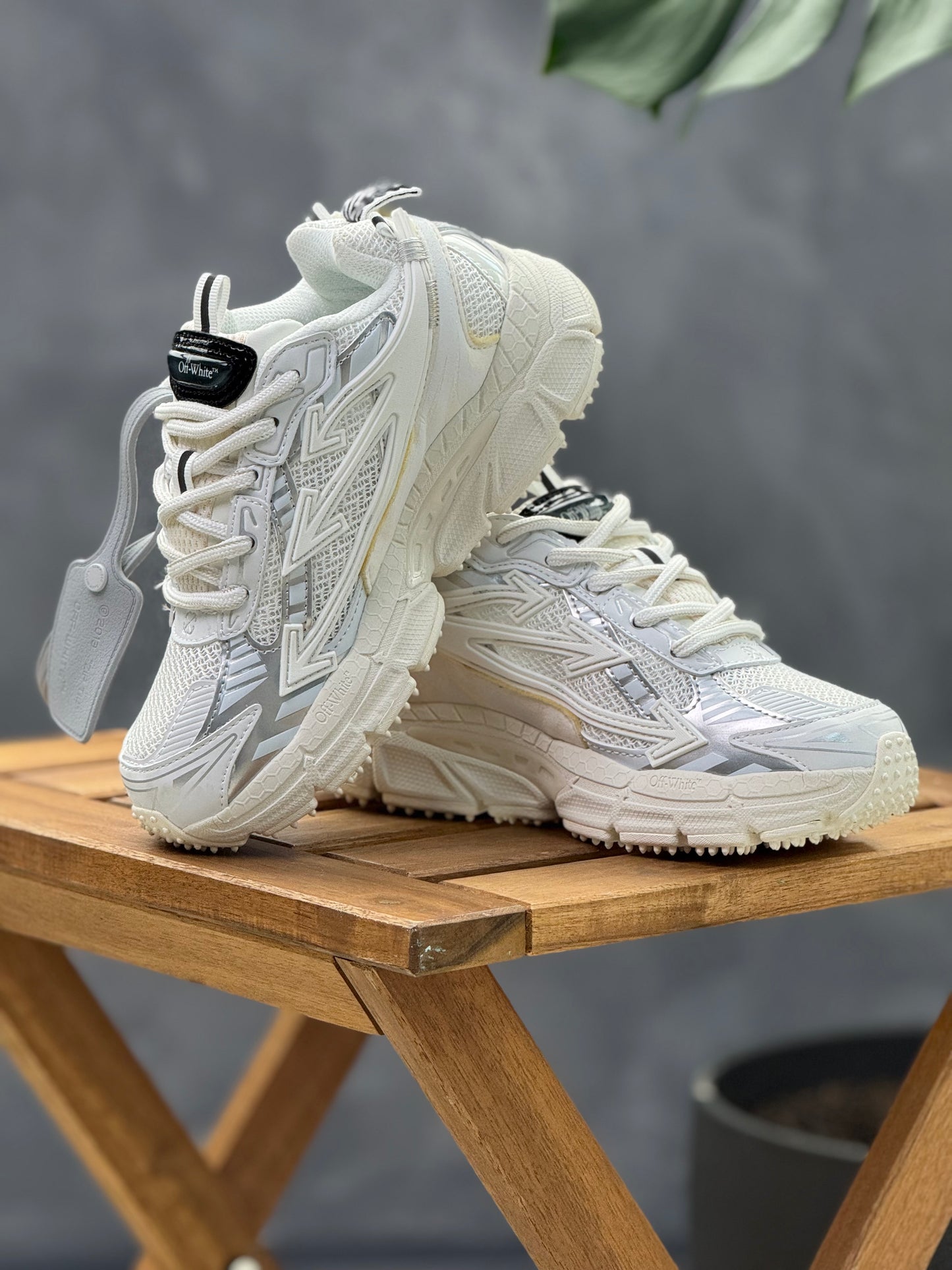 Off White Be Right Back