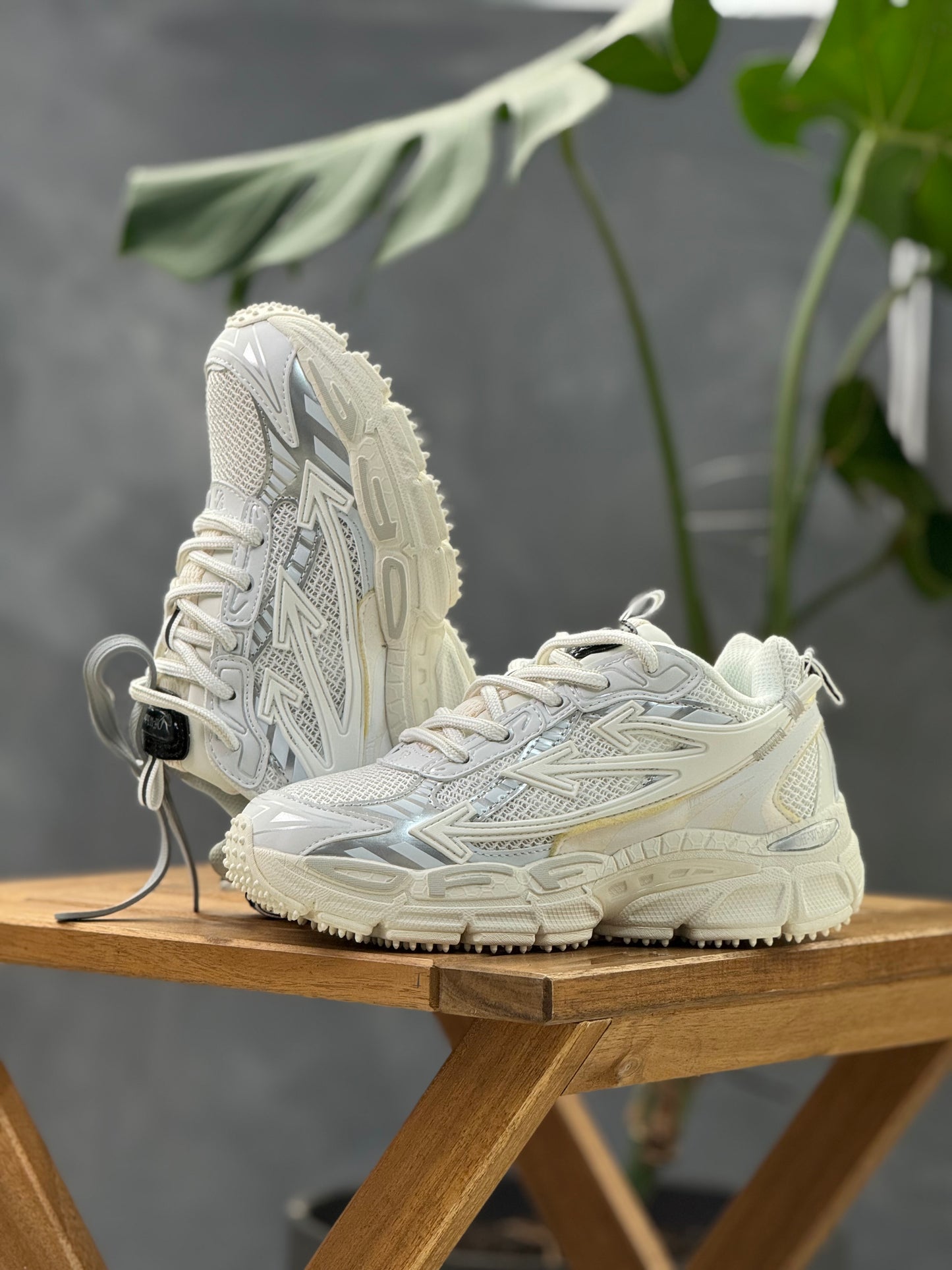 Off White Be Right Back