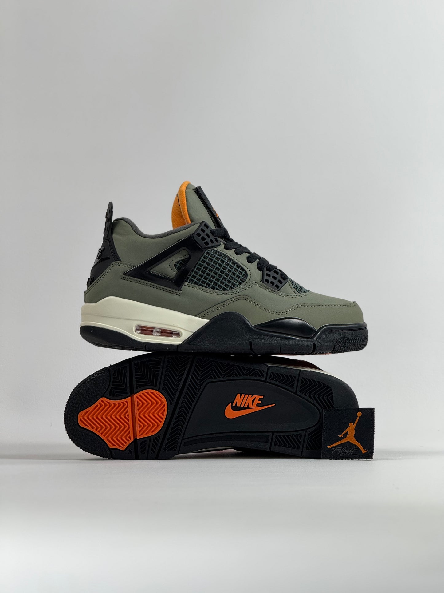 Air Jordan 4 x Undefeated