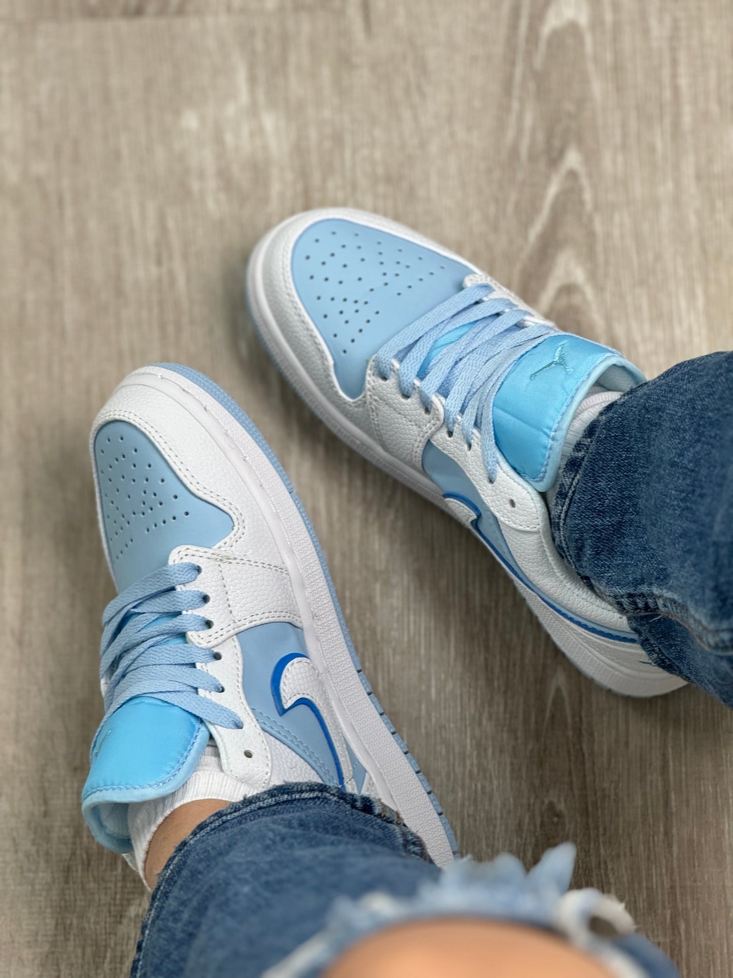 Jordan 1 Low SE Reverse Ice Blue
