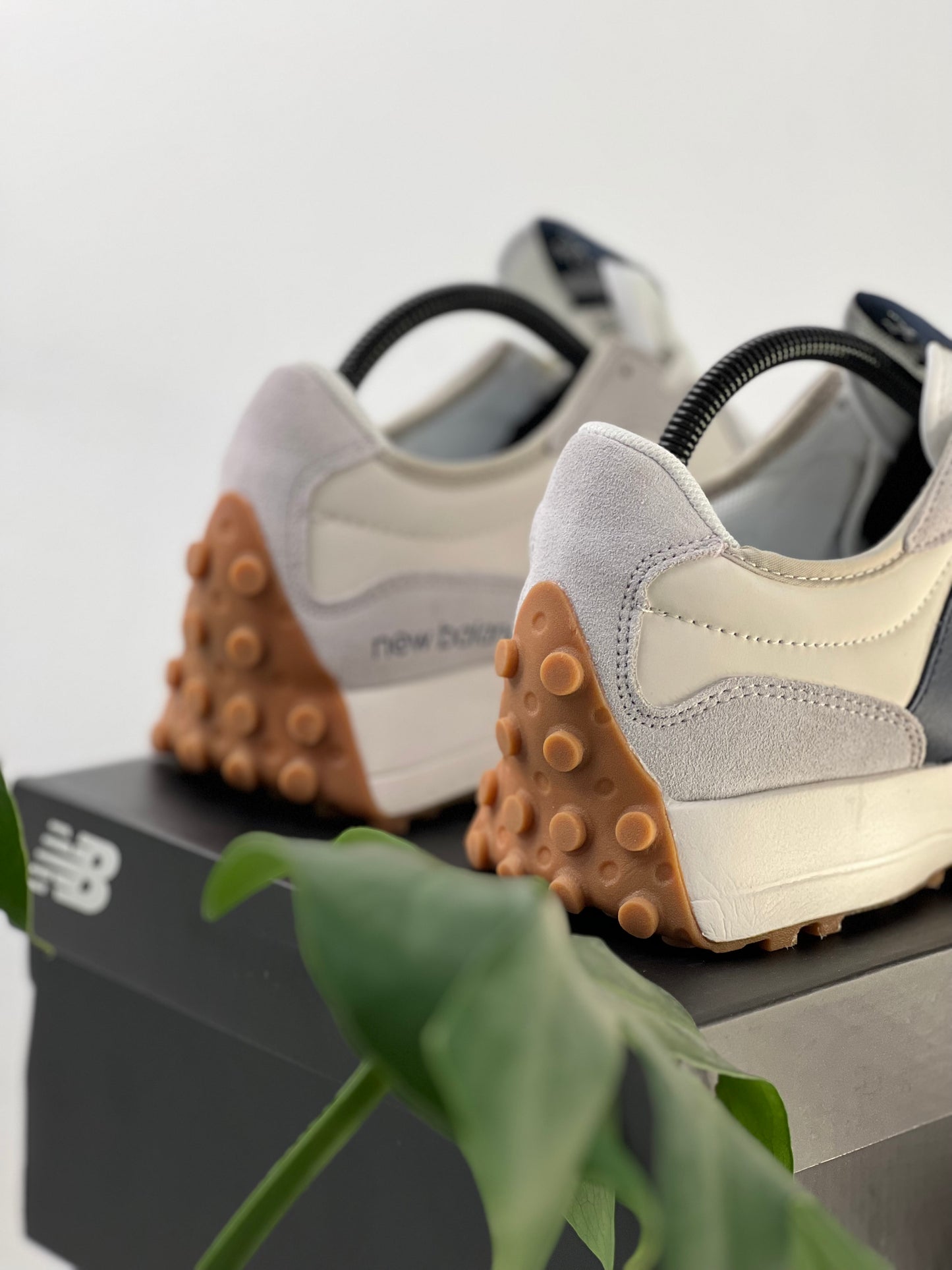New Balance 327