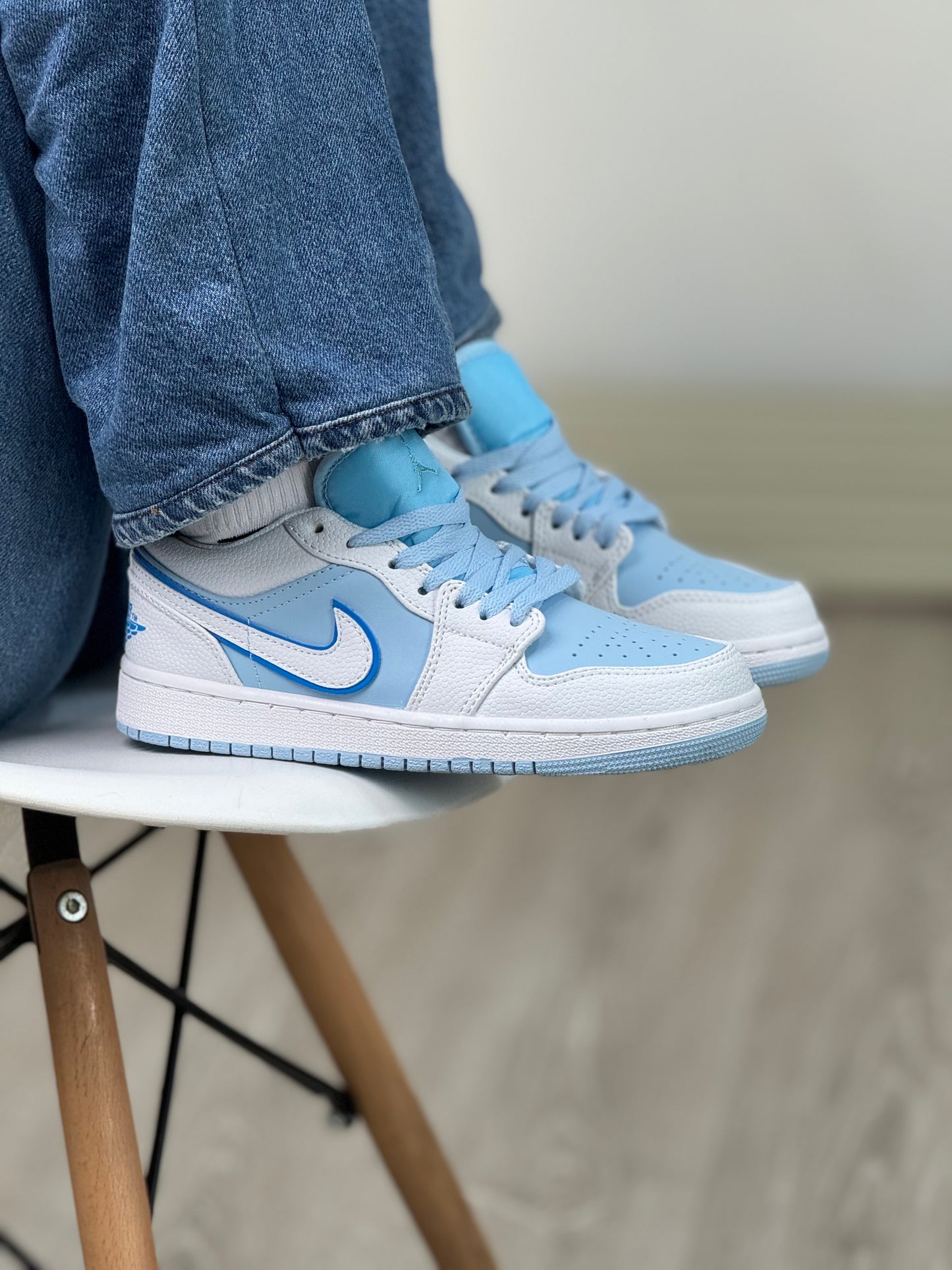 Jordan 1 Low SE Reverse Ice Blue