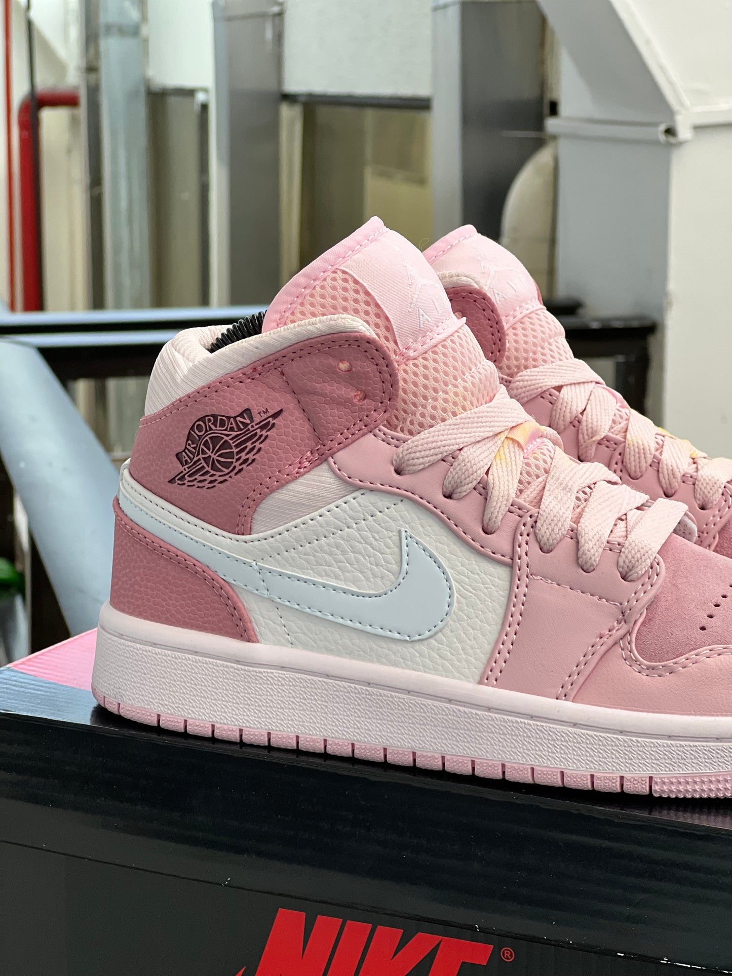 Jordan 1 Mid Digital Pink