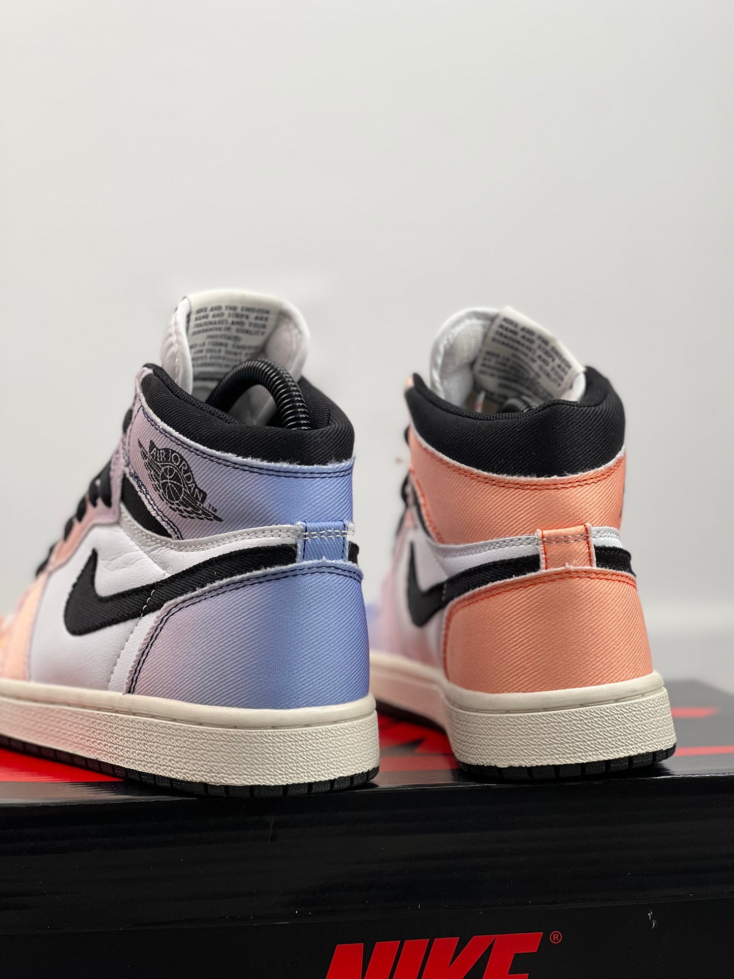 Air Jordan 1 Retro High OG Skyline