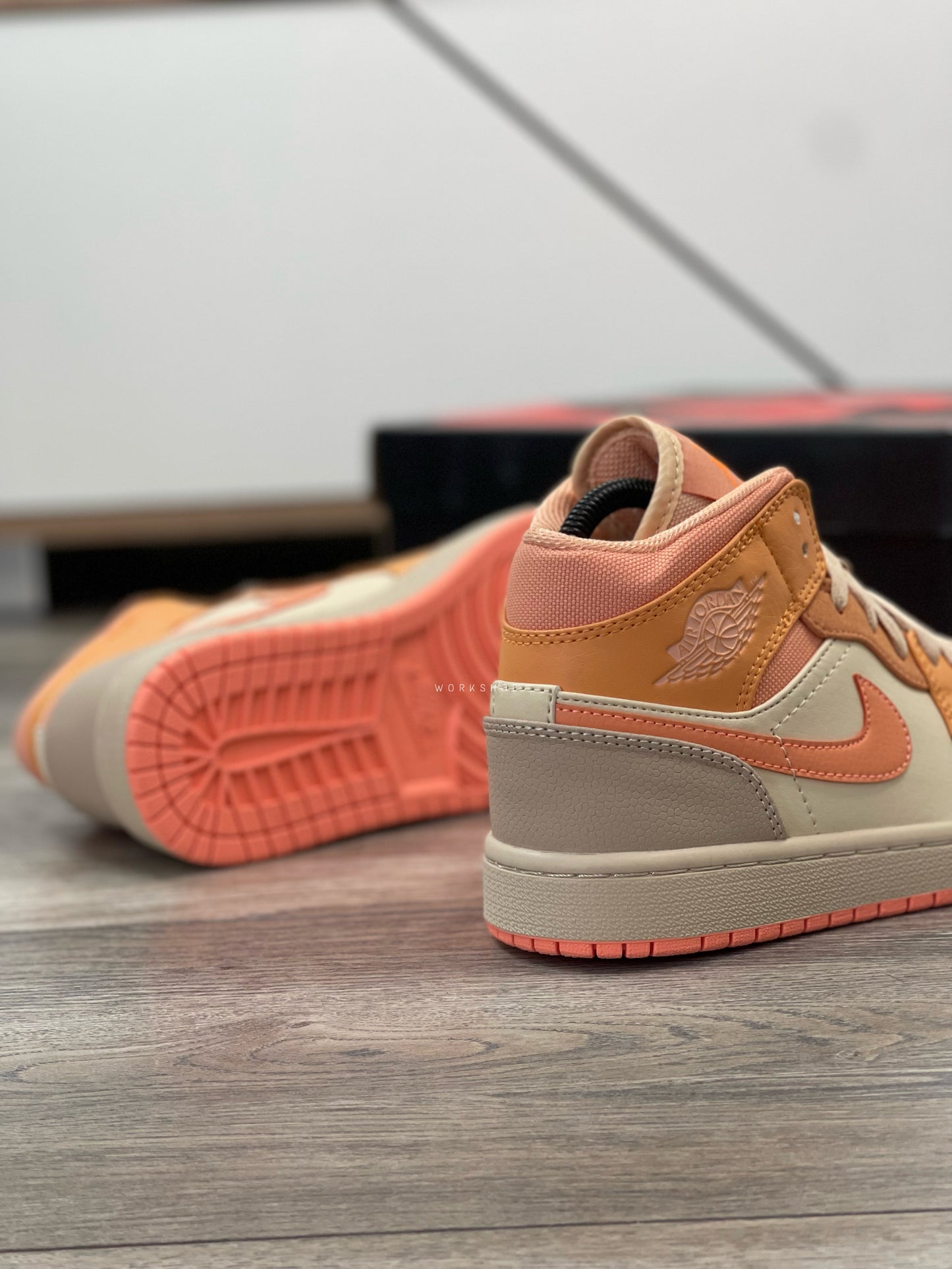 Air Jordan Retro 1 Mid