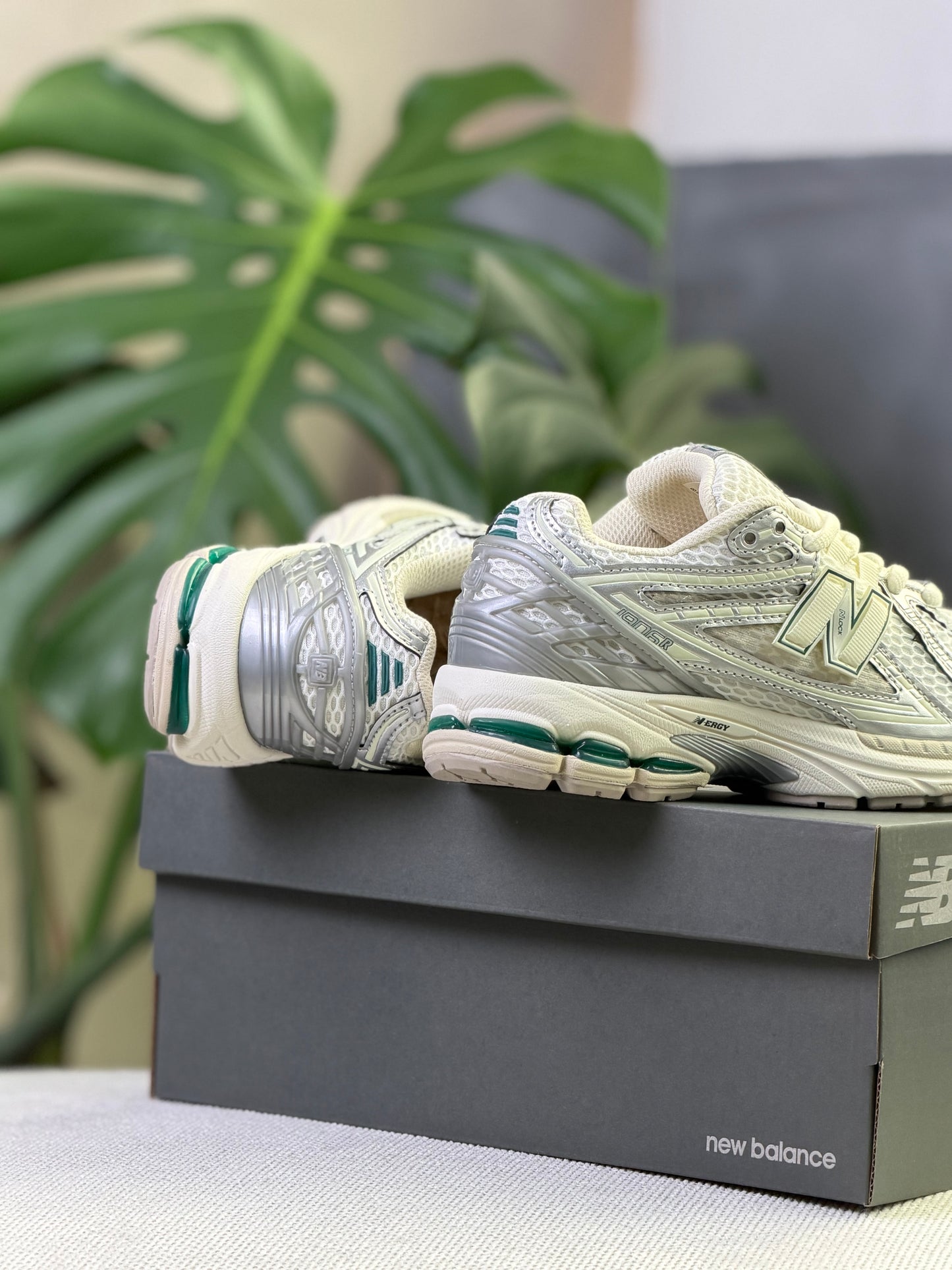 New Balance 1906r Metallic Silver