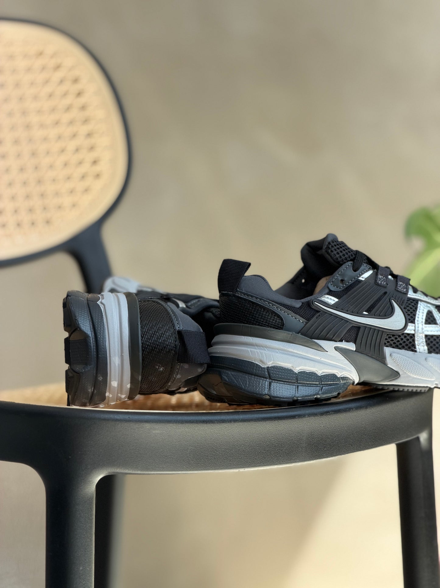 Nike V2K Platiniun Black