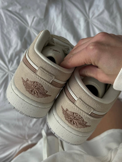 Air Jordan Low Legend light Brown