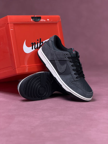 Nike Dunk Low Premium
Black Off Noir