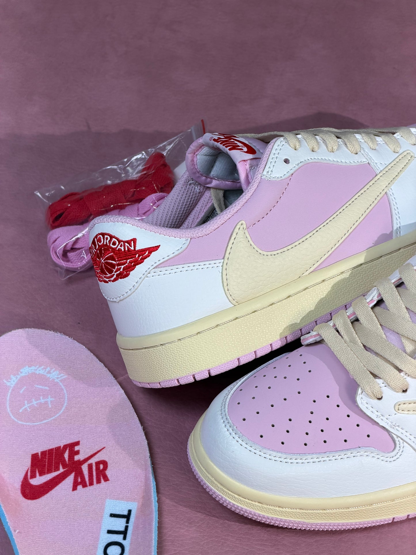 Air Jordan 1 Low x Travis Scott Shy Pink