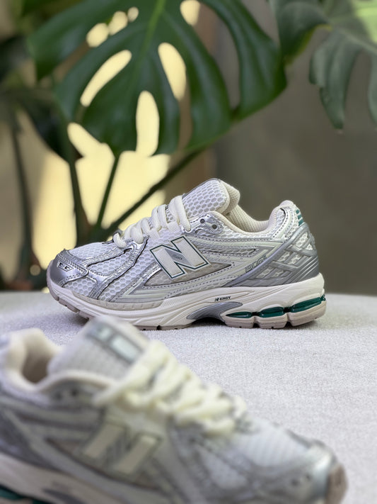 New Balance 1906r Metallic Silver