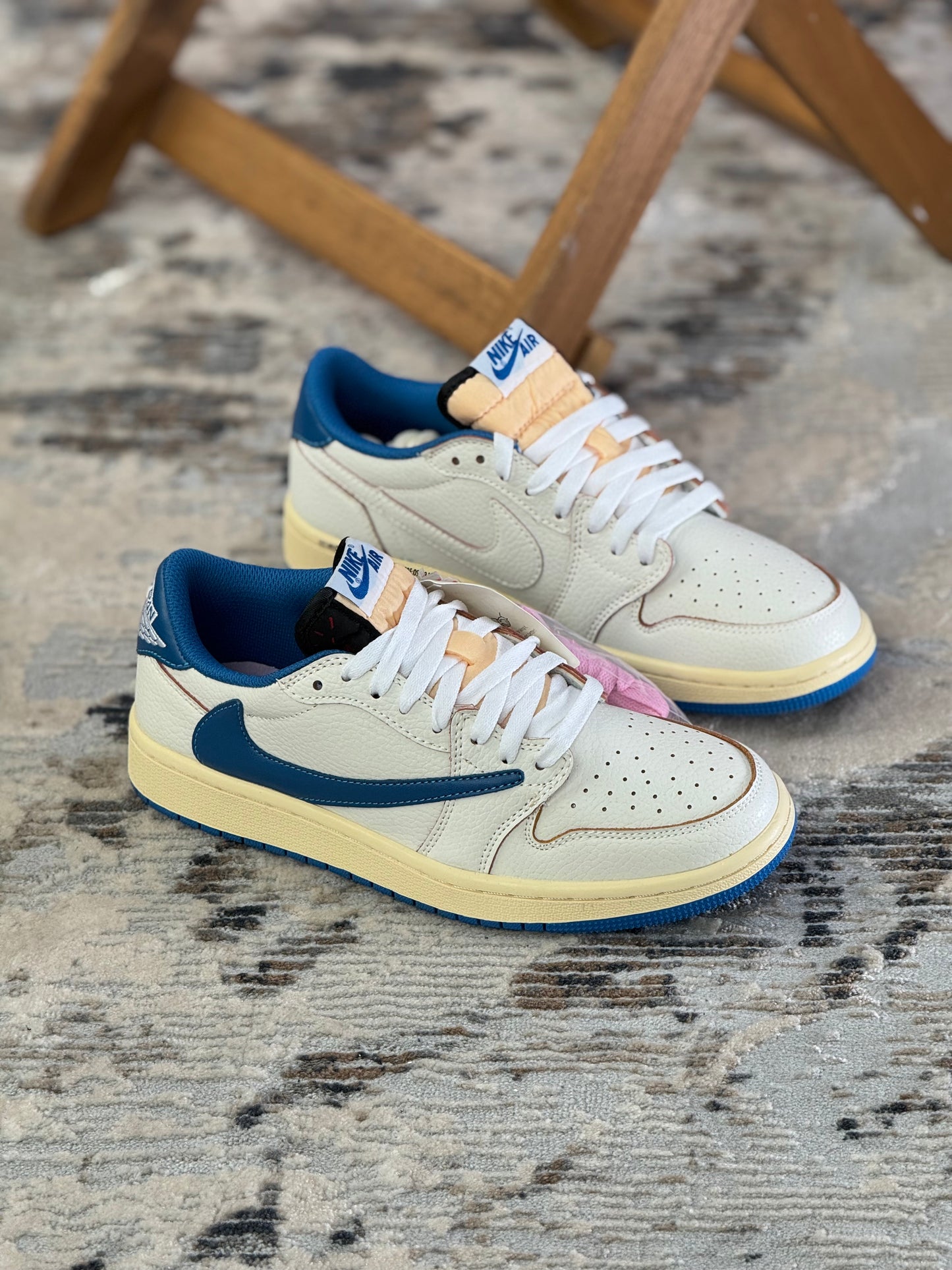 Air Jordan 1 Low Travis