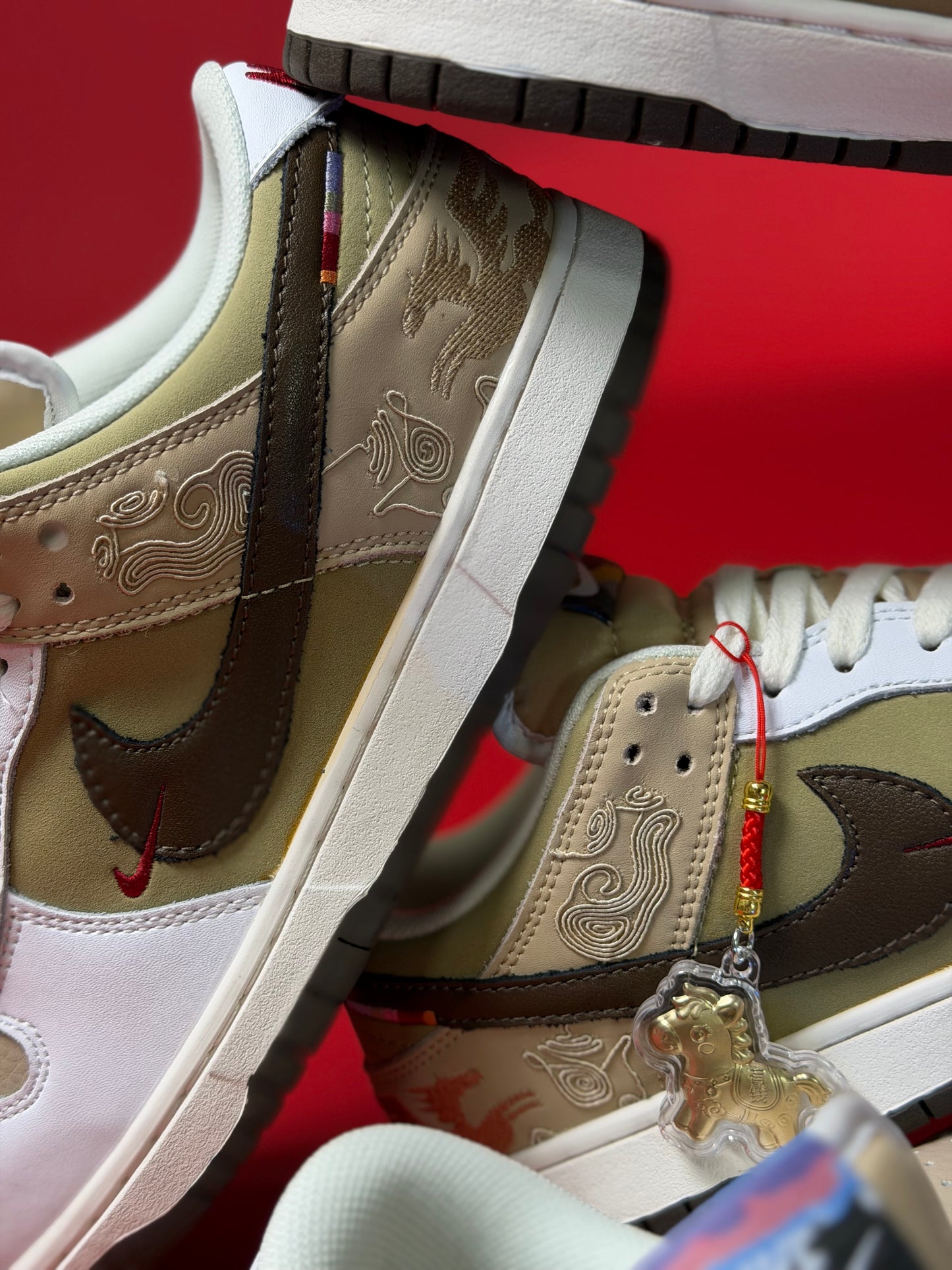 Nike Dunk Low
Pegasus Pack Linen Phantom