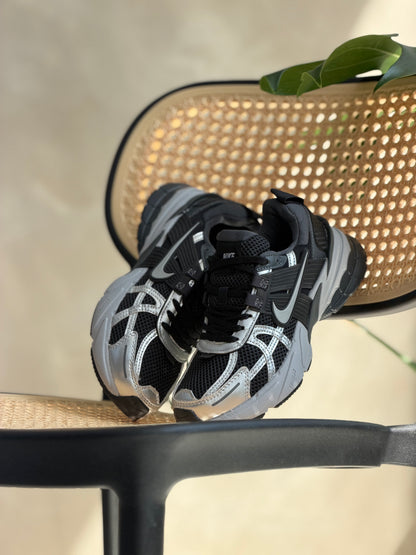 Nike V2K Platiniun Black