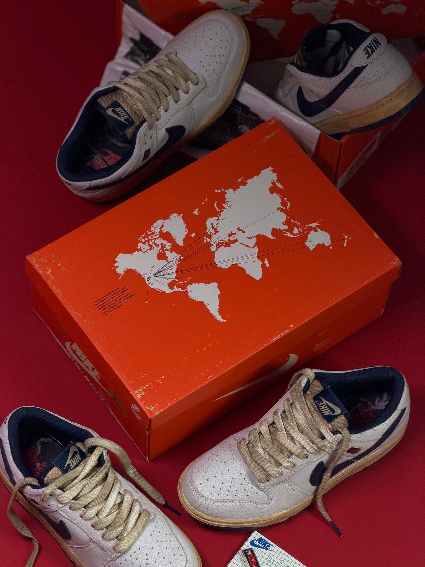 Nike Dunk Low SP x Stranger Things en color Phantom y Midnight Navy