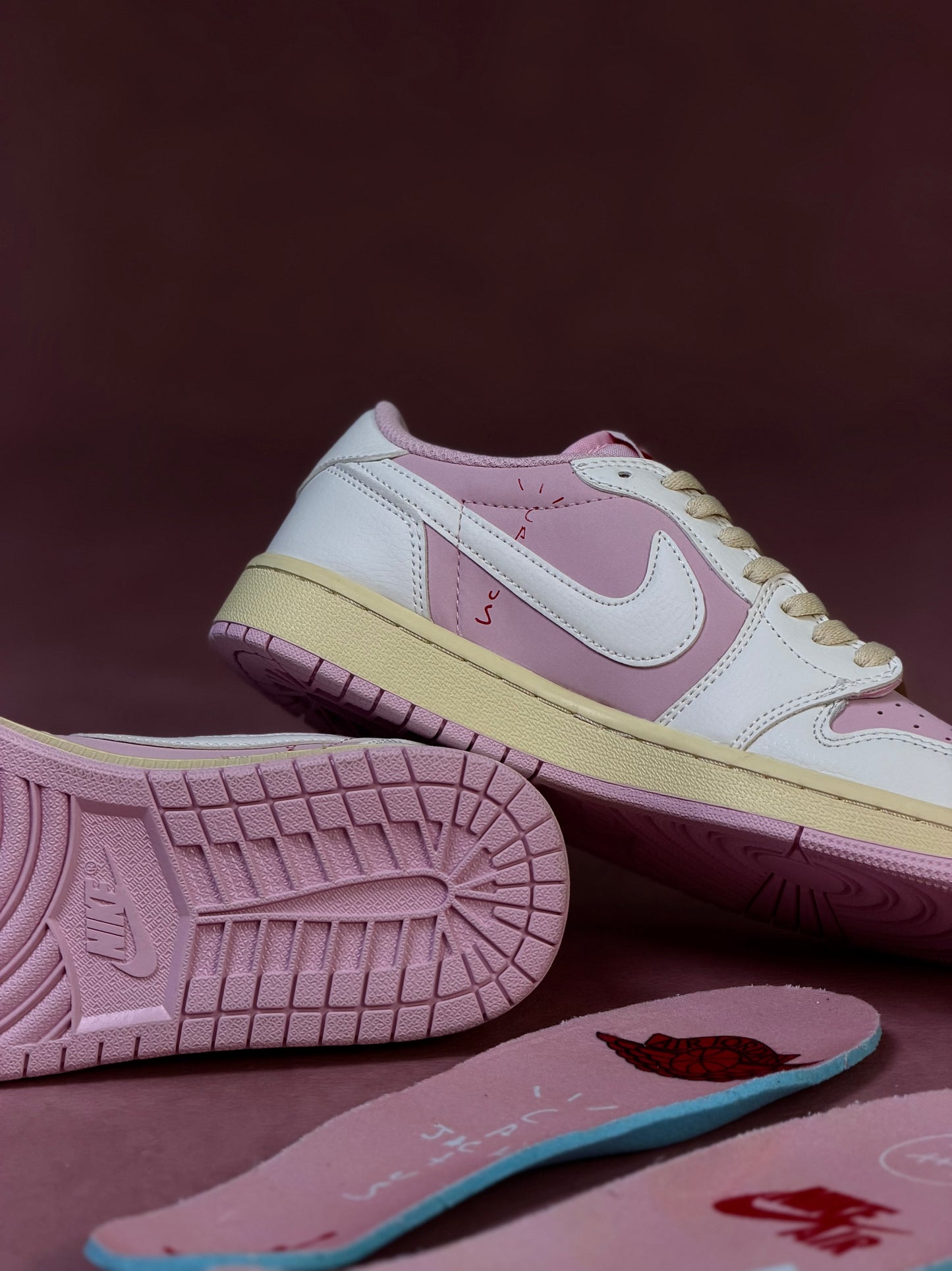 Air Jordan 1 Low x Travis Scott Shy Pink
