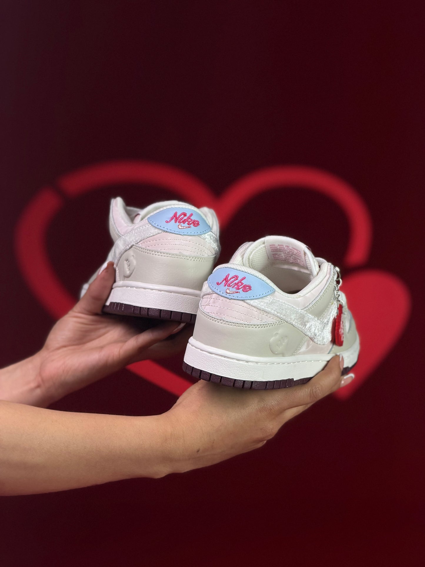 Nike Dunk Low Valentine's Day Limited Edition