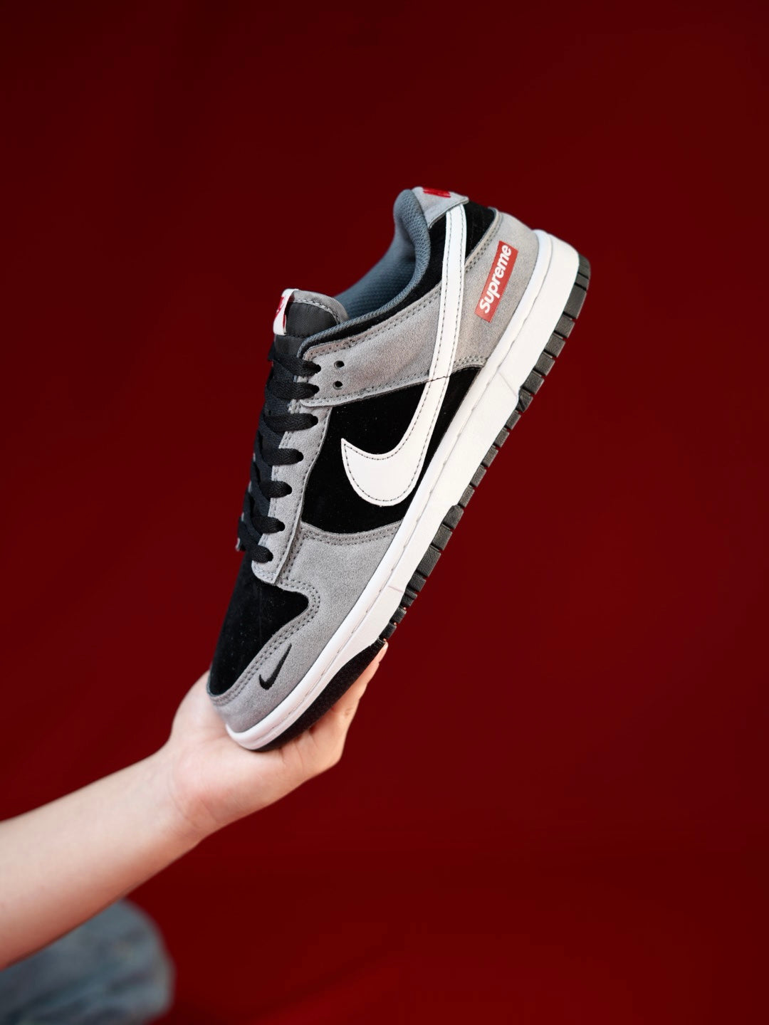 Nike Dunk Low SB Grey x Supreme | Workshop Colombia