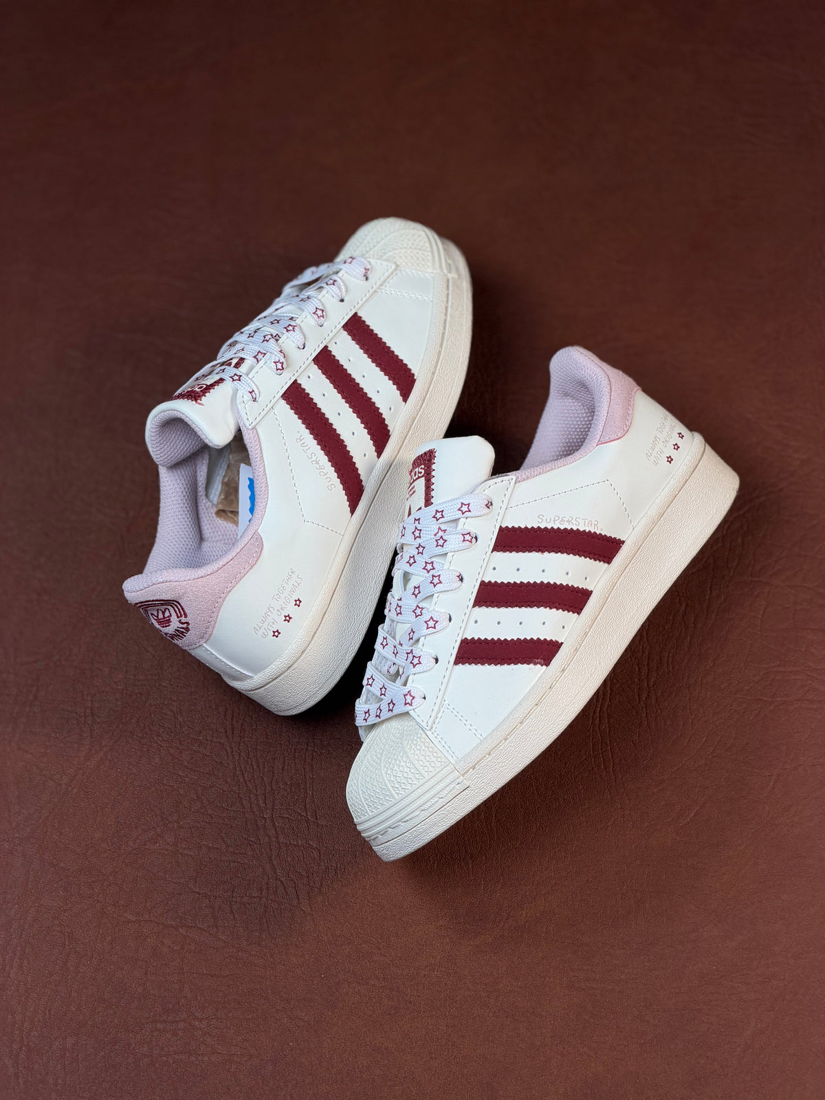 Adidas Superstar San Valentín