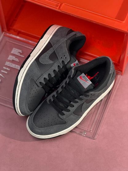 Nike Dunk Low Premium
Black Off Noir