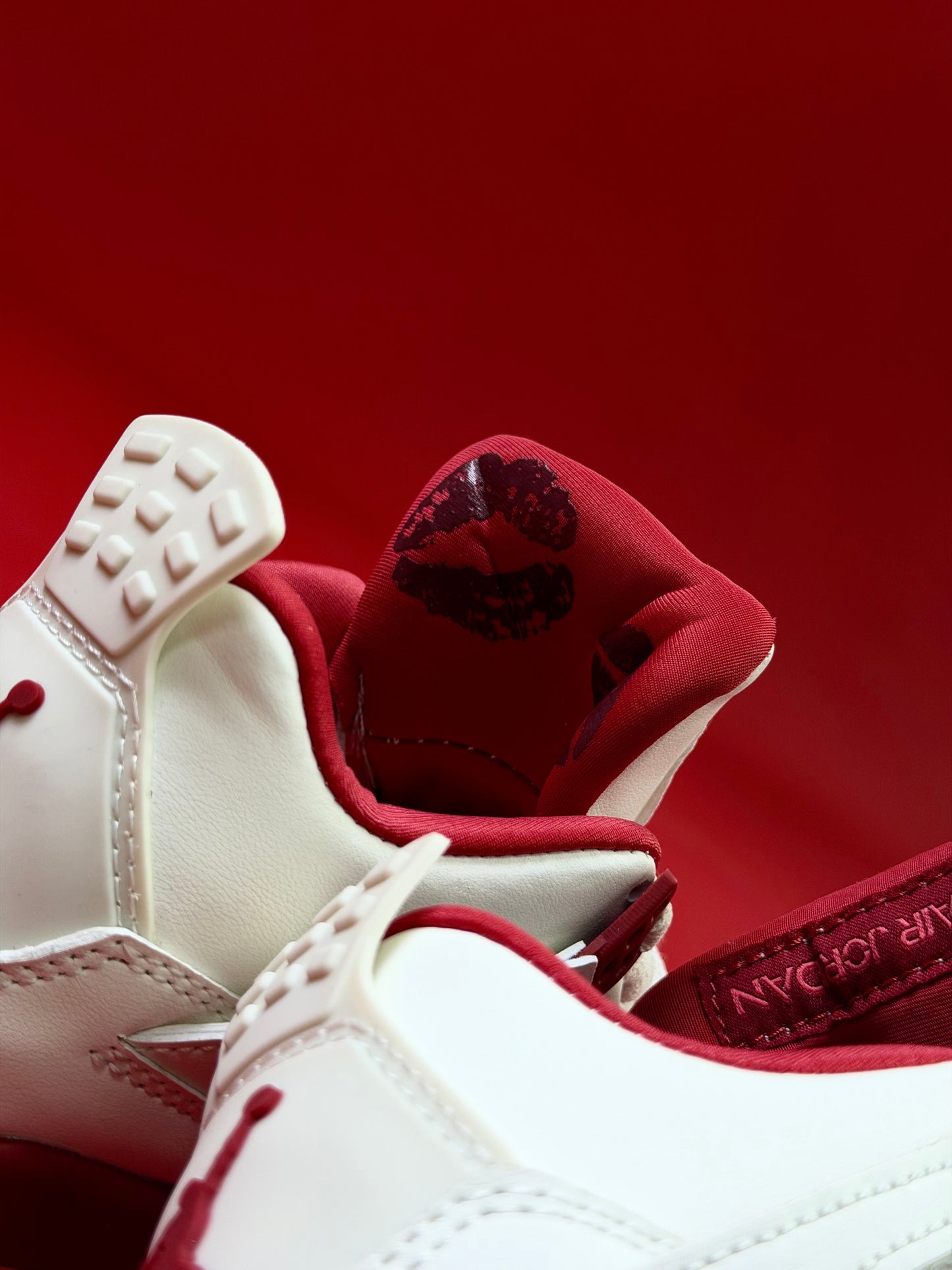 Air Jordan 4 Retro "Valentine's Day"