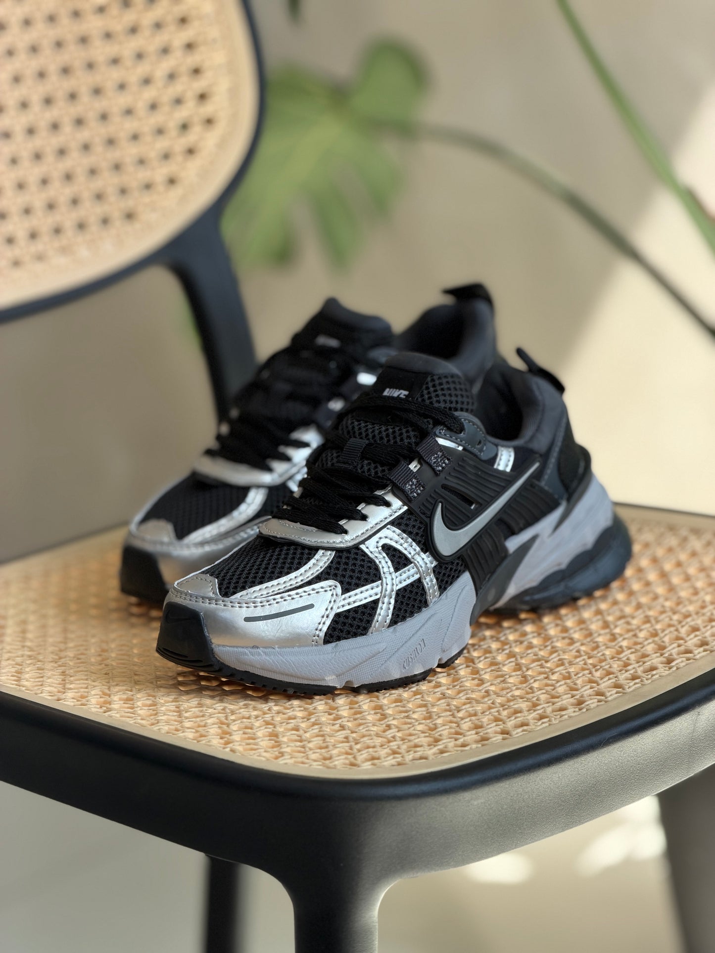 Nike V2K Platiniun Black