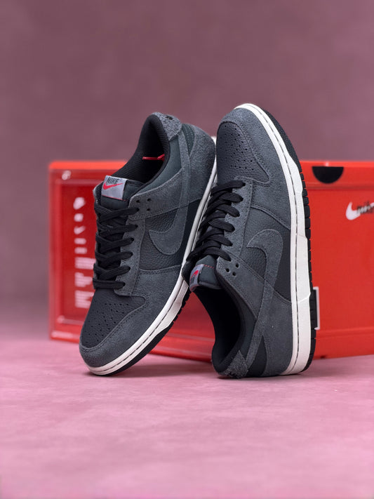 Nike Dunk Low Premium
Black Off Noir