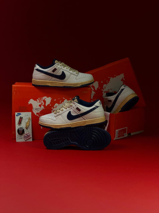 Nike Dunk Low SP x Stranger Things en color Phantom y Midnight Navy