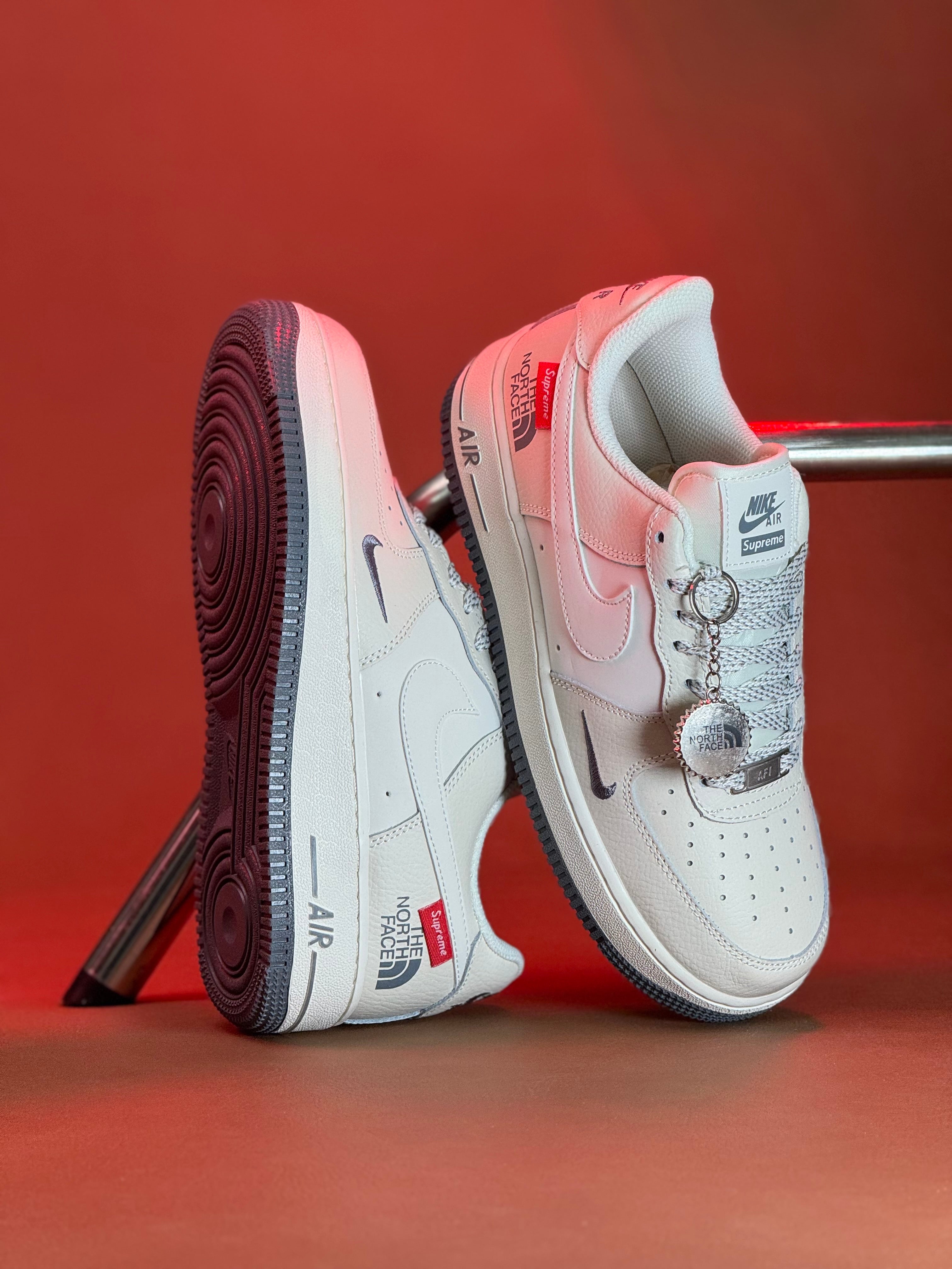 Nike Air Force One Custom x Supreme y The North Face – workshop