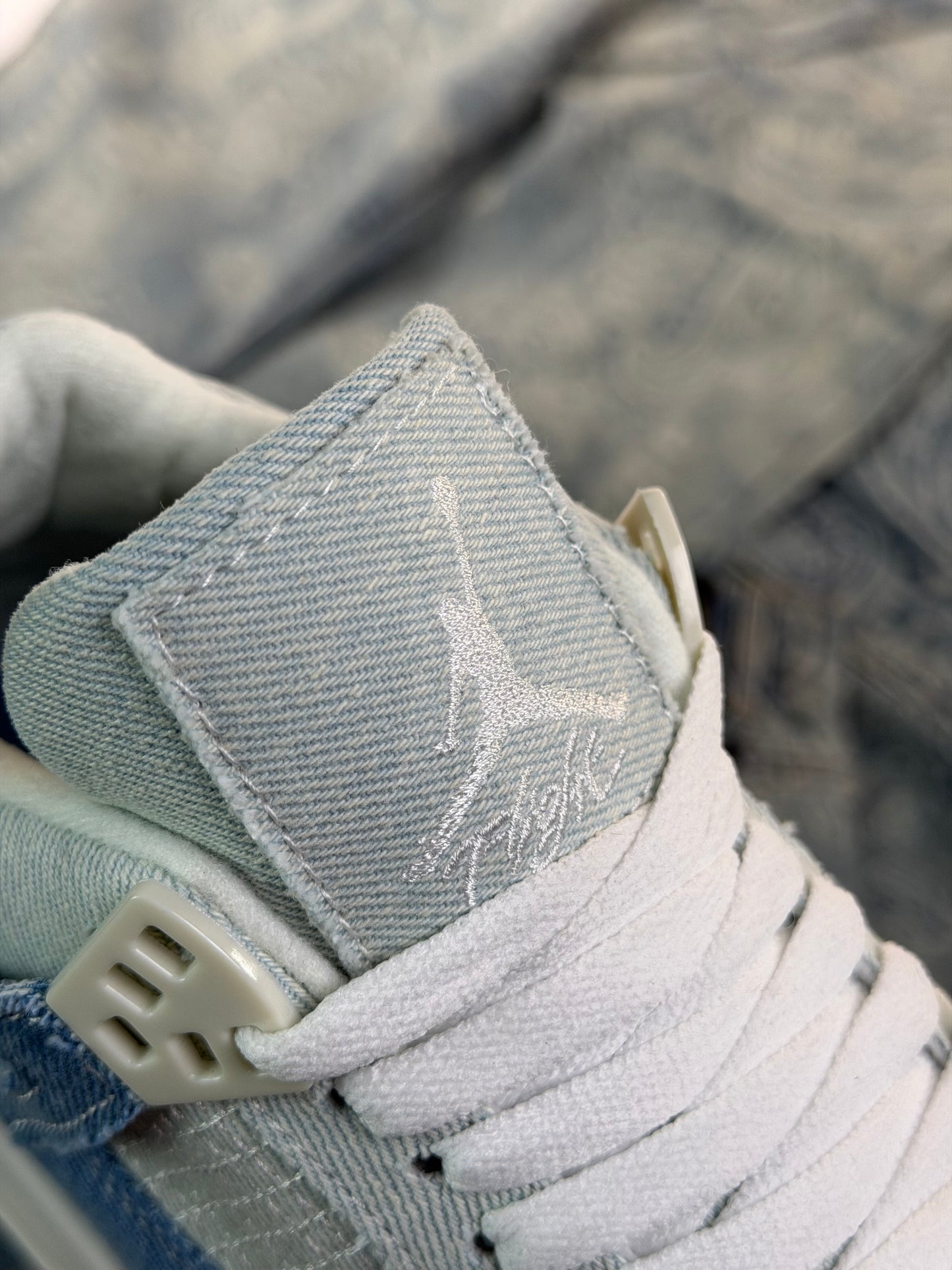 Air Jordan 4 Worn Blue