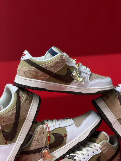 Nike Dunk Low
Pegasus Pack Linen Phantom