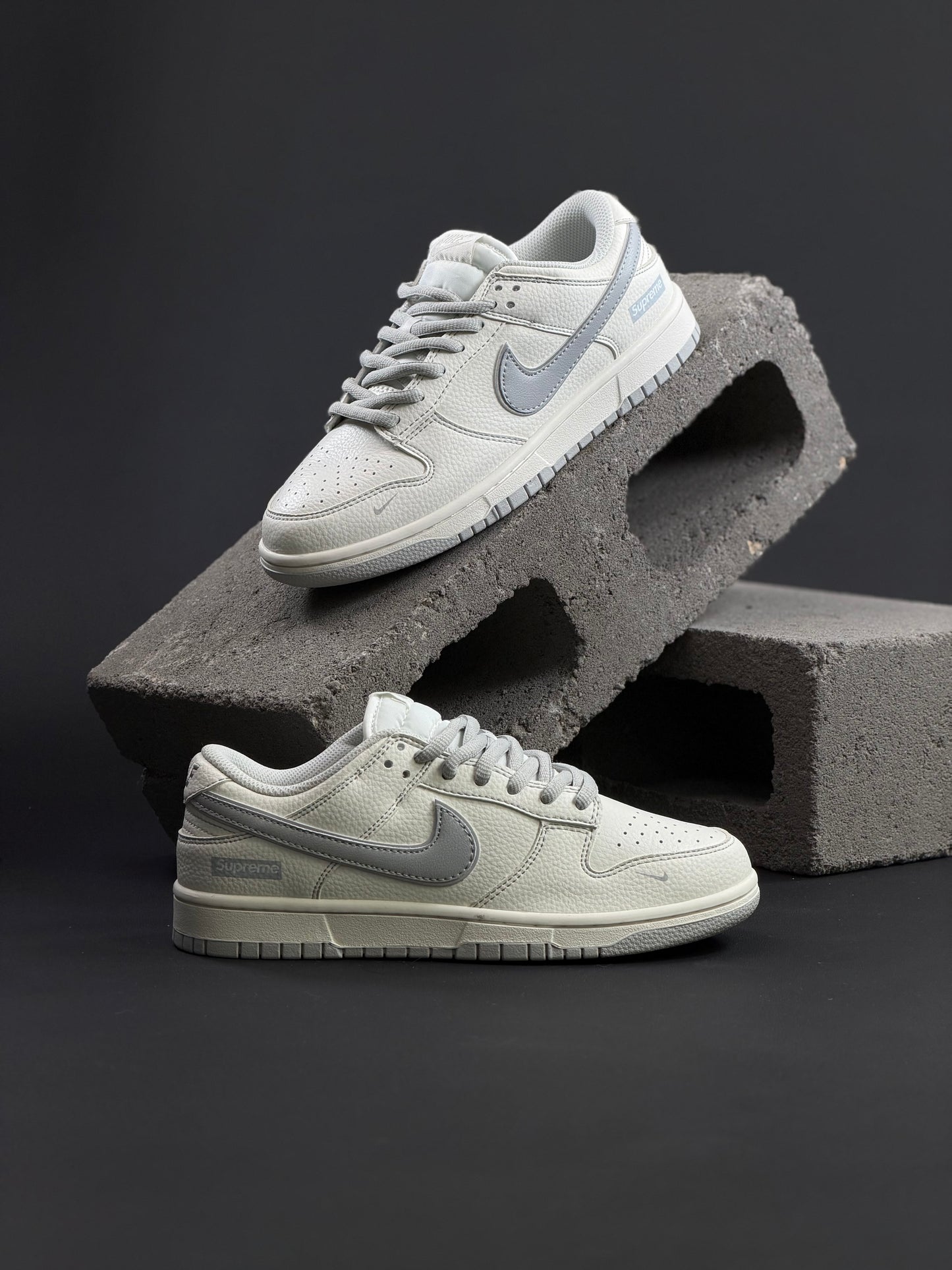 Nike Sb Dunk Low x Supreme White Grey