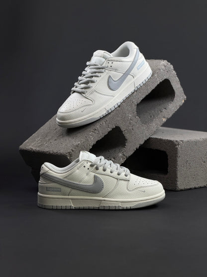 Nike Sb Dunk Low x Supreme White Grey