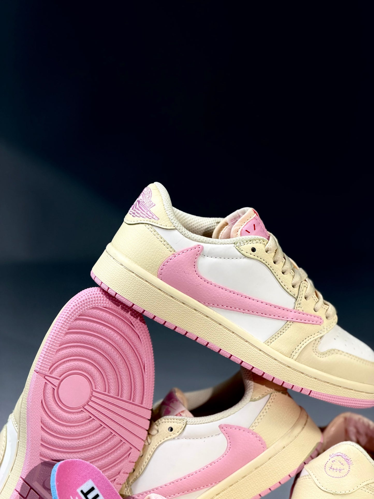 Air Jordan 1 Low Travis Scott Shy Pink