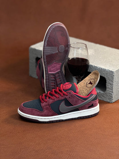 Nike Sb Dunk Low x Riot
