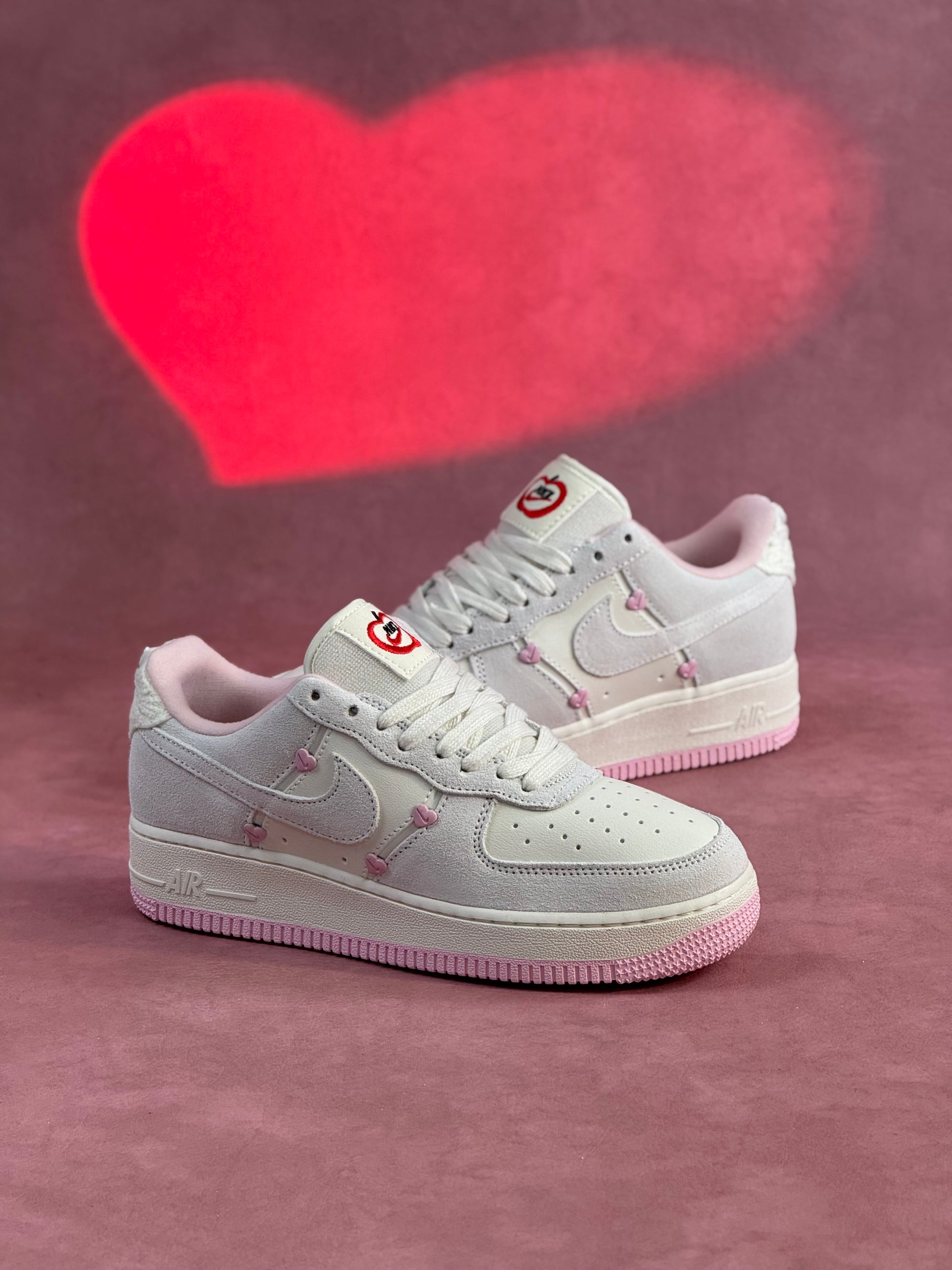 Sneakers Air Force One Valentines Day Nike Air Force Low '07 QS