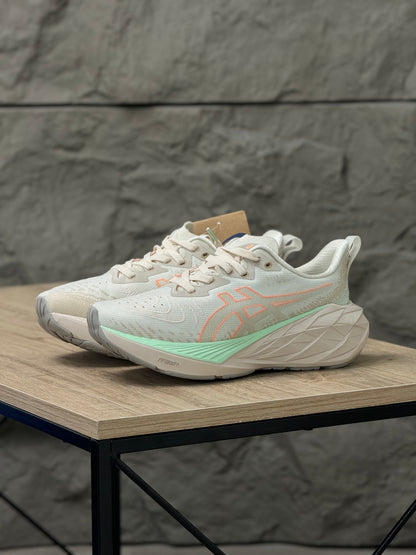 Asics Nova Blast 4