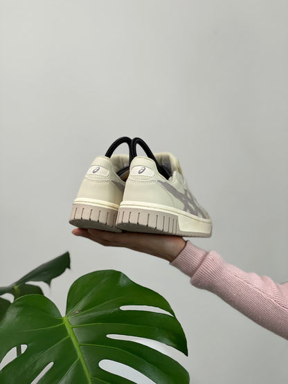 Asics Court Milk