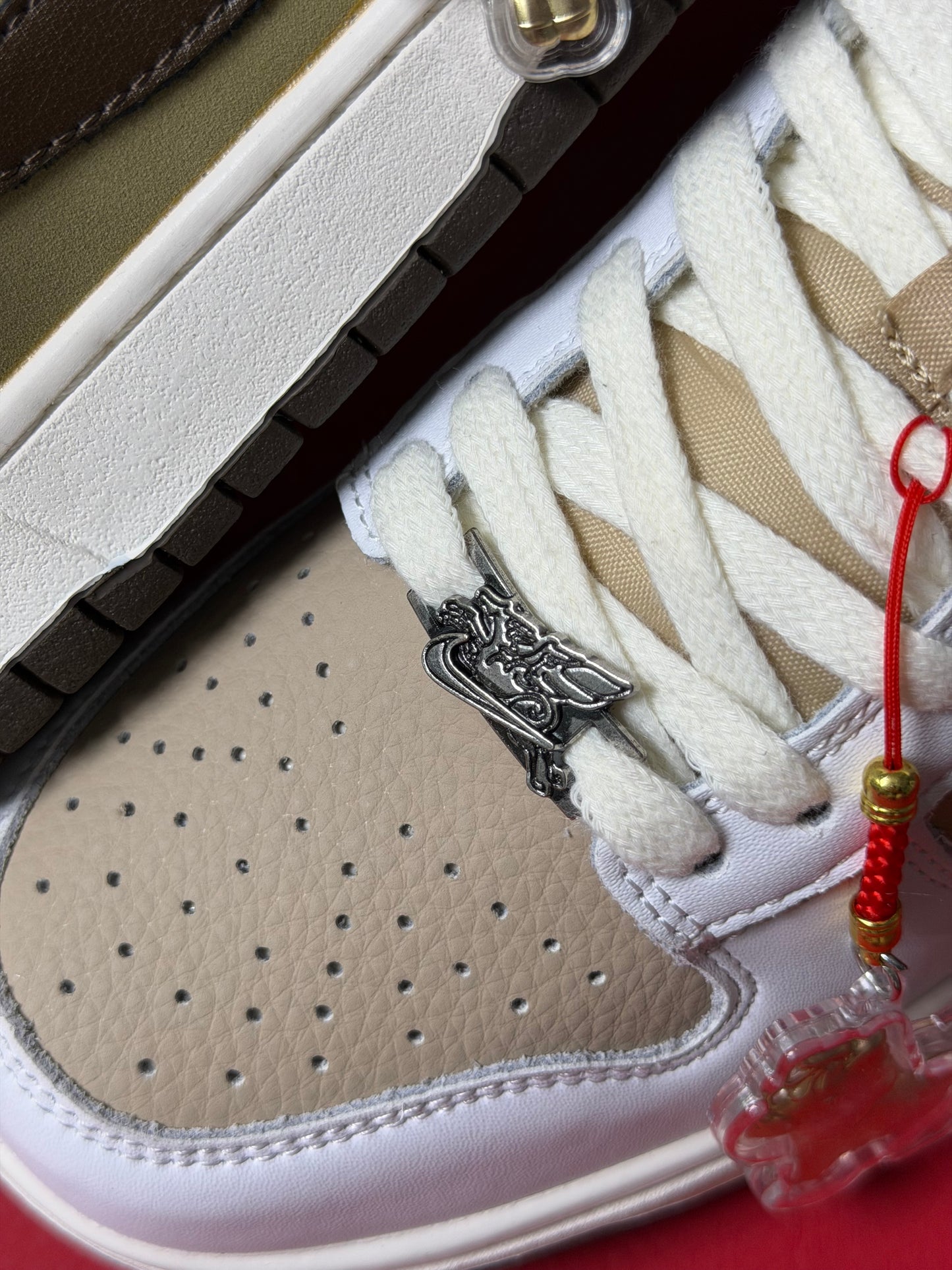 Nike Dunk Low
Pegasus Pack Linen Phantom