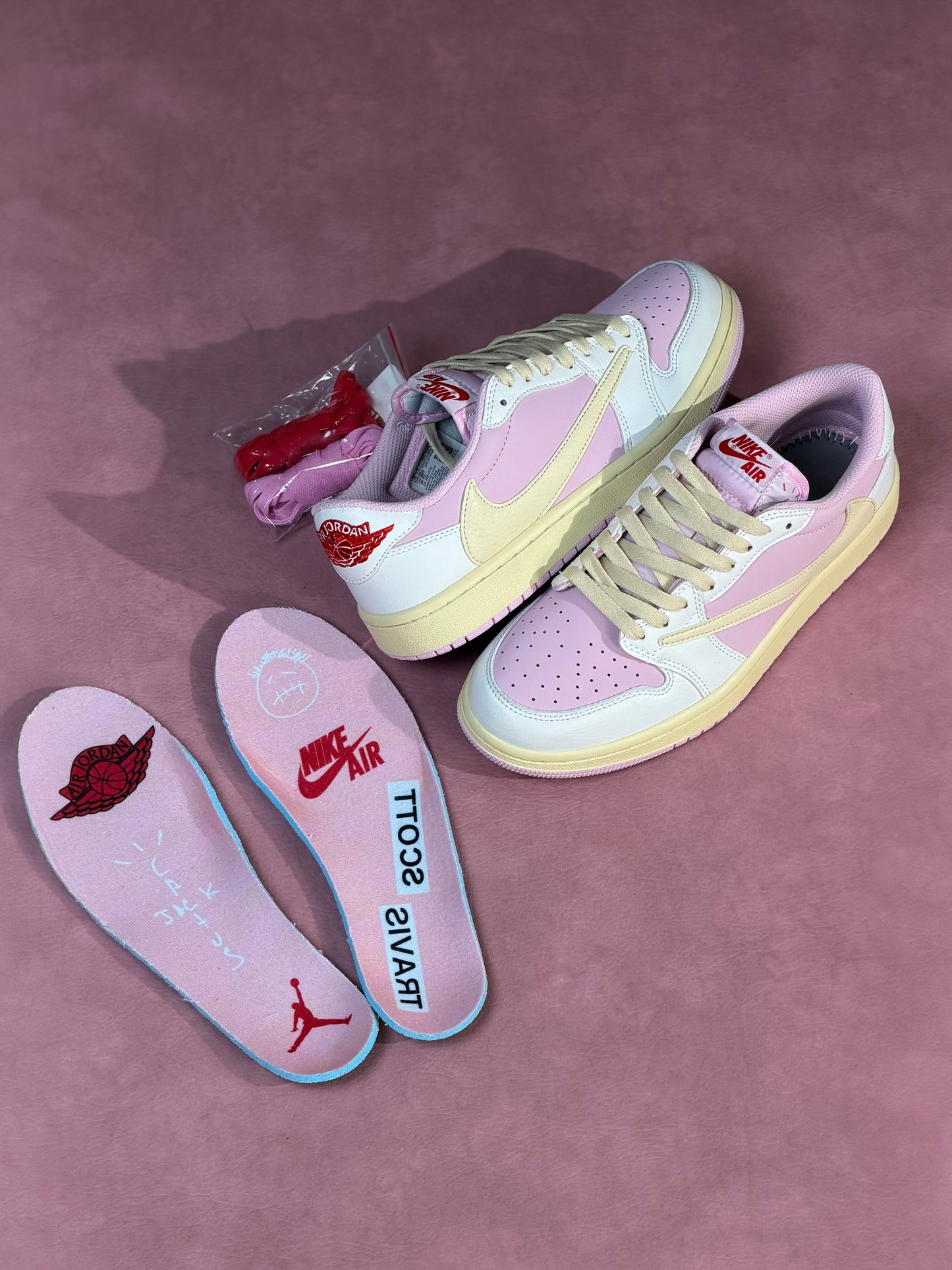 Air Jordan 1 Low x Travis Scott Shy Pink