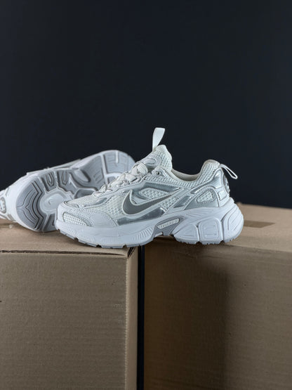 Nike V5 Metallic White