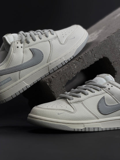 Nike Sb Dunk Low x Supreme White Grey