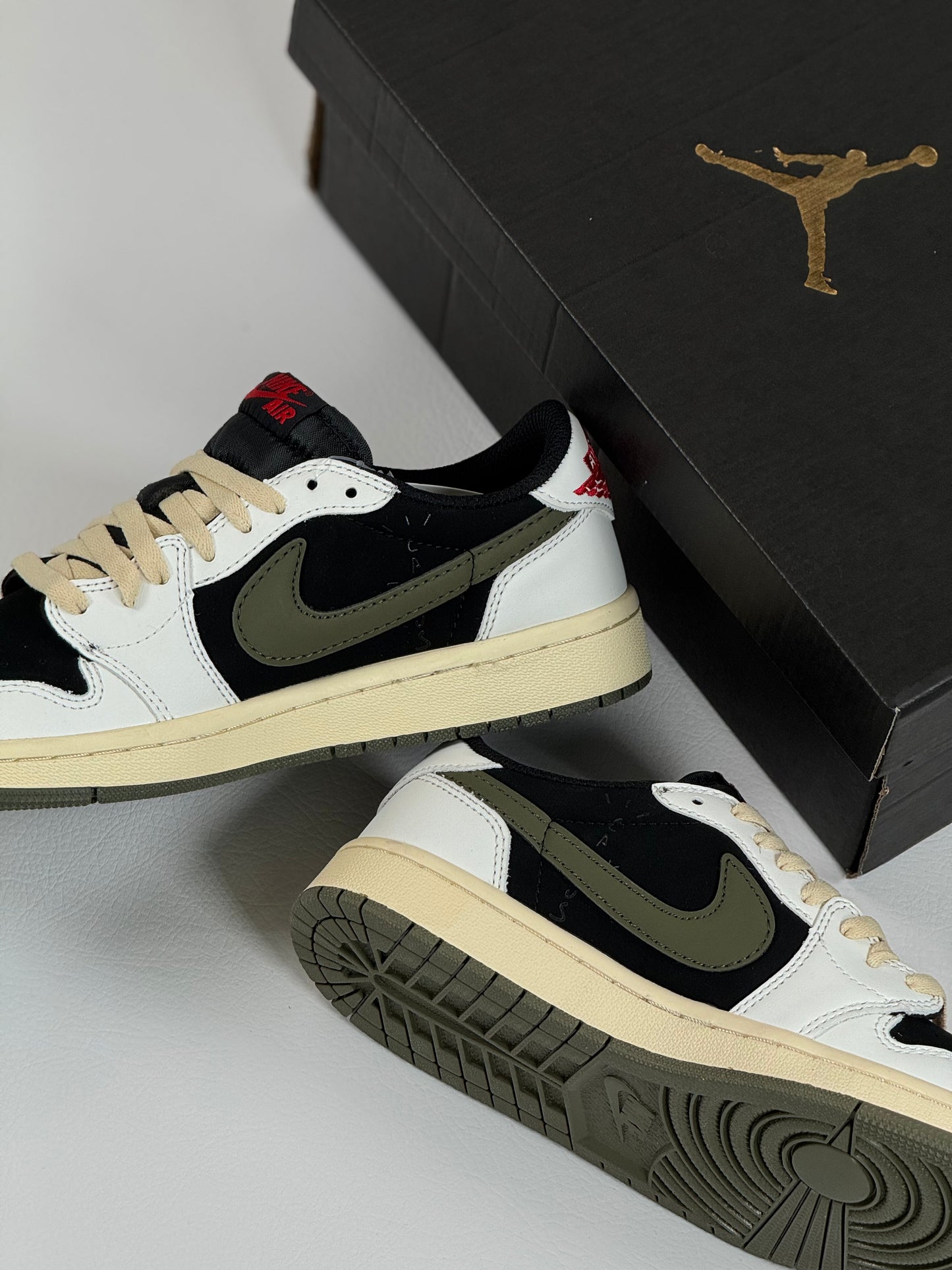 Air Jordan Retro 1 Low Travis Olive